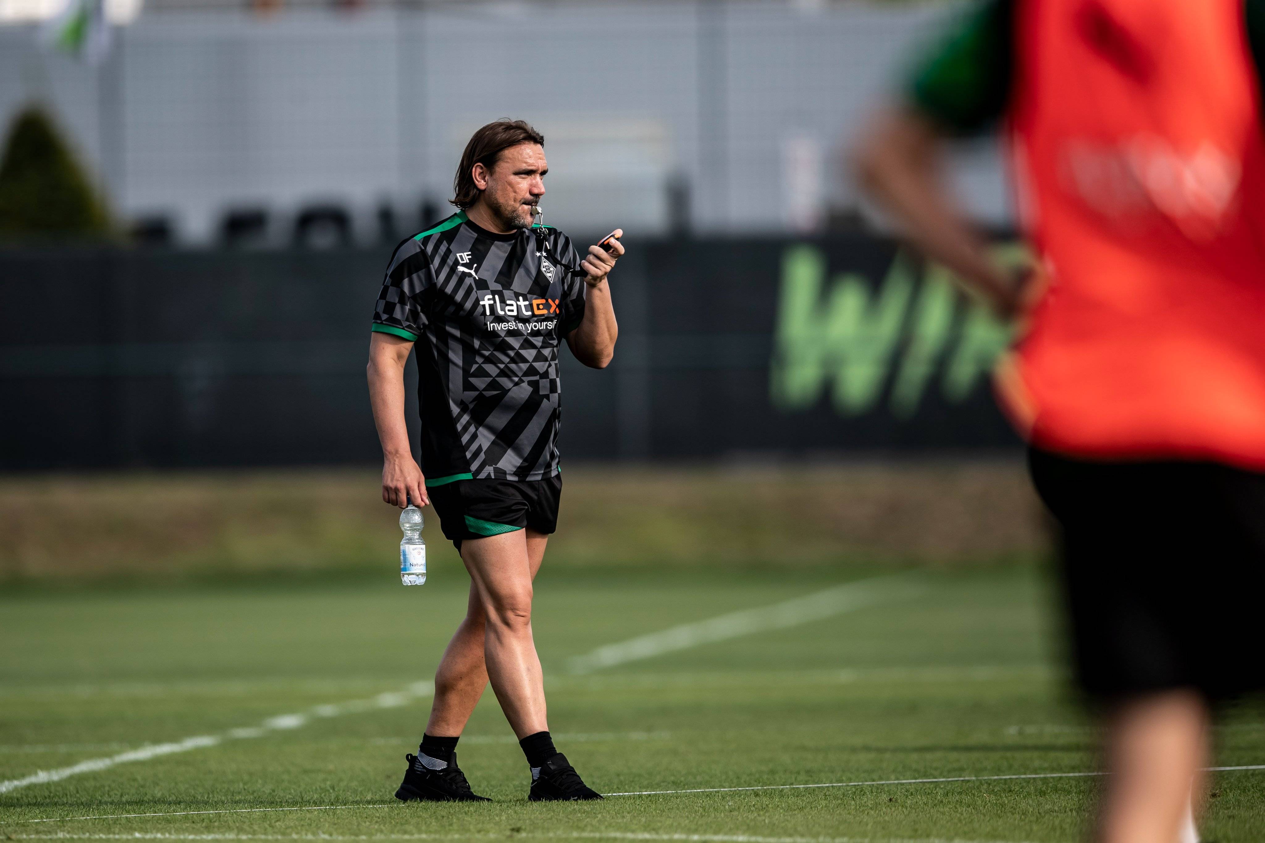 德甲赛前走向成谜，门兴格拉德巴赫临场应变，底气十足，年轻球员得到机会的简单介绍