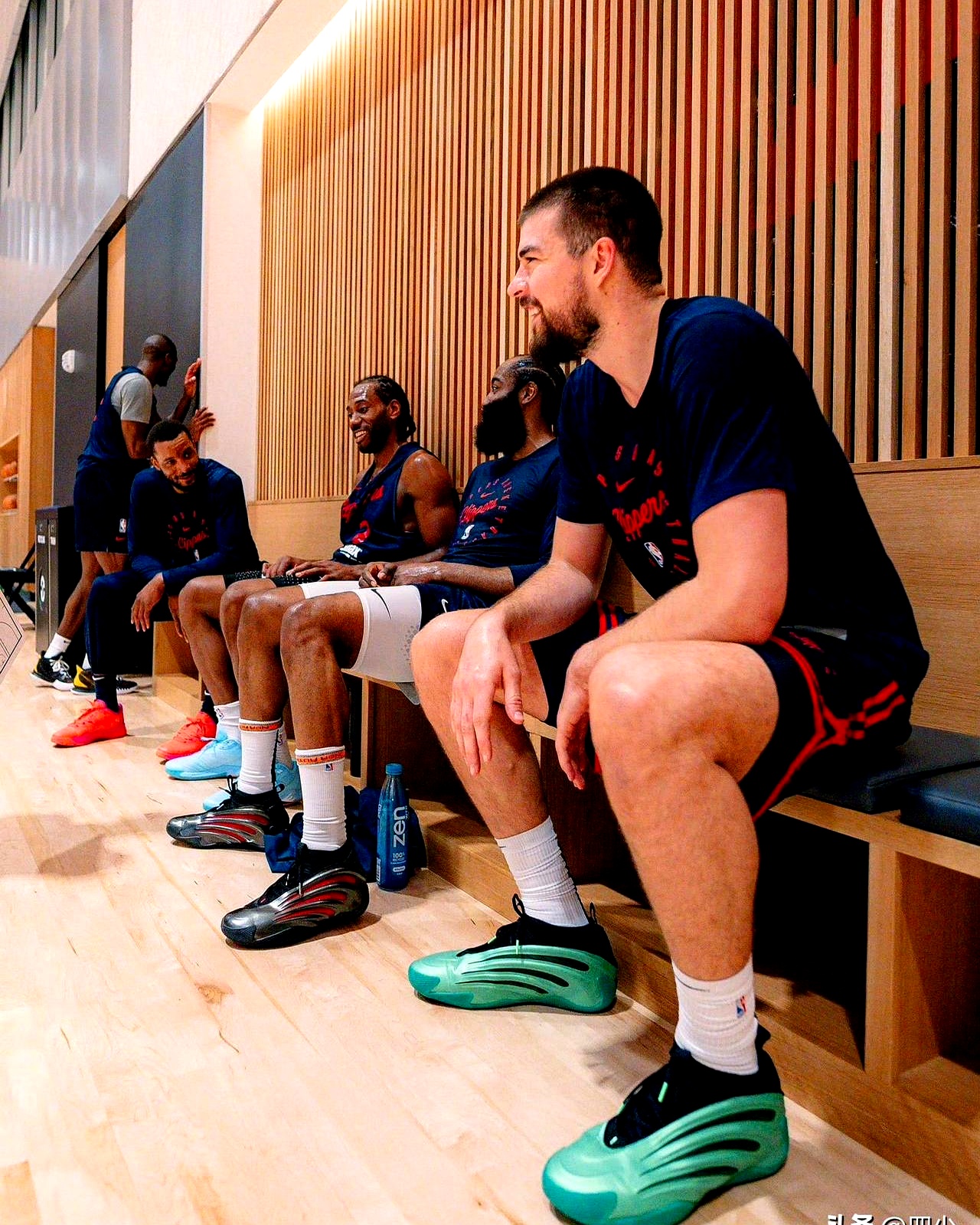 关键时刻突围战来临，洛杉矶快船围绕欧篮联伤情更新，底气十足，医务组通报恢复的简单介绍