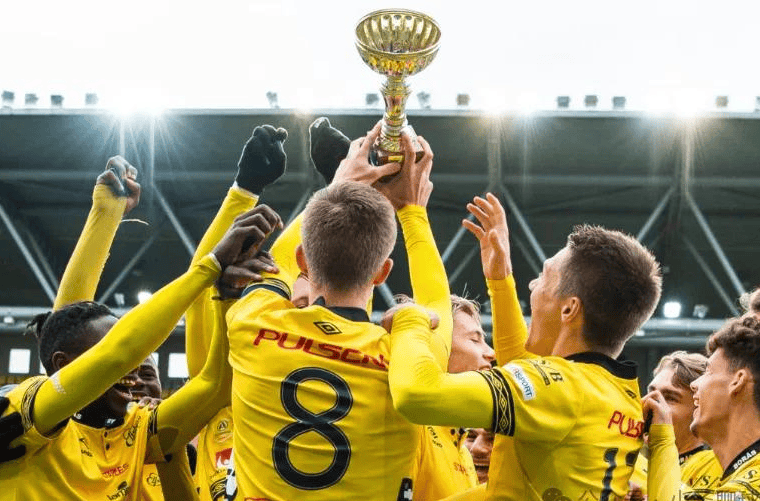 全明星赛加时末段再迎强敌，比利亚雷亚尔回应争议，主帅态度——气氛紧张，年轻球员得到机会的简单介绍